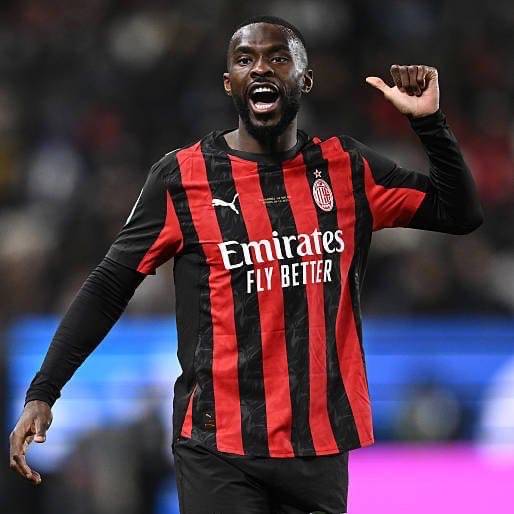 توموري يرفض عروض الانضمام في شهر يناير من يوفنتوس و توتنهام، مفضّلًا الاستمرار مع فريقه ميلان.. وبالفعل، من المنتظر أن يوقّع المدافع الإنجليزي قريبًا على عقد تجديده. (لاجازيتا) 