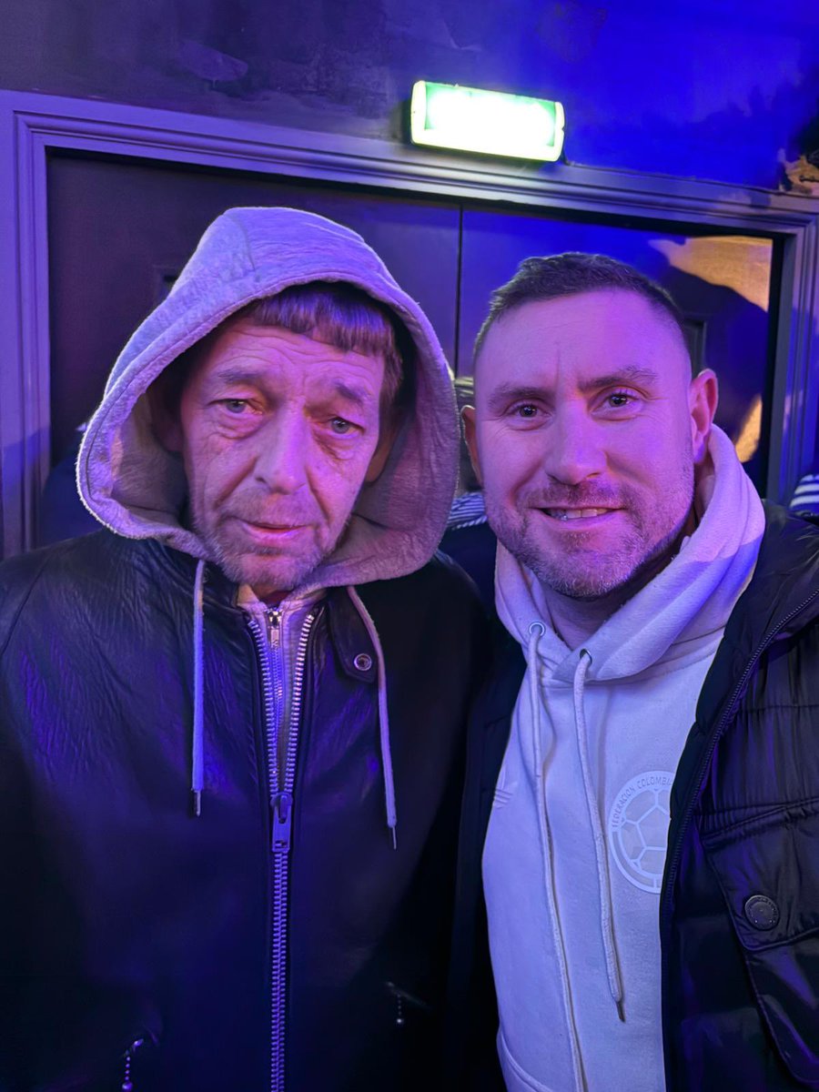 pete316's tweet photo. Highlight of yesterday. Meeting the man, the myth, the legend 🎸 https://t.co/dbJzKYvt9y