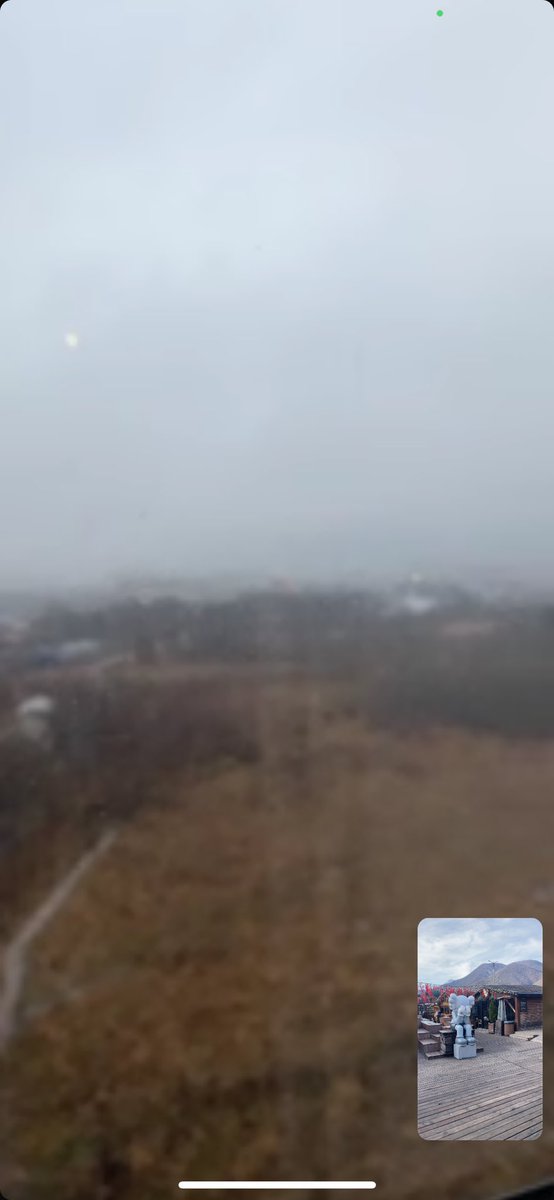 alivasilchenko's tweet photo. позвонила подруга из питера 
я просто понимая что надо в ближайшем будущем изменить картинку перед глазами уже плакать хочу https://t.co/iwgiuGHFkZ