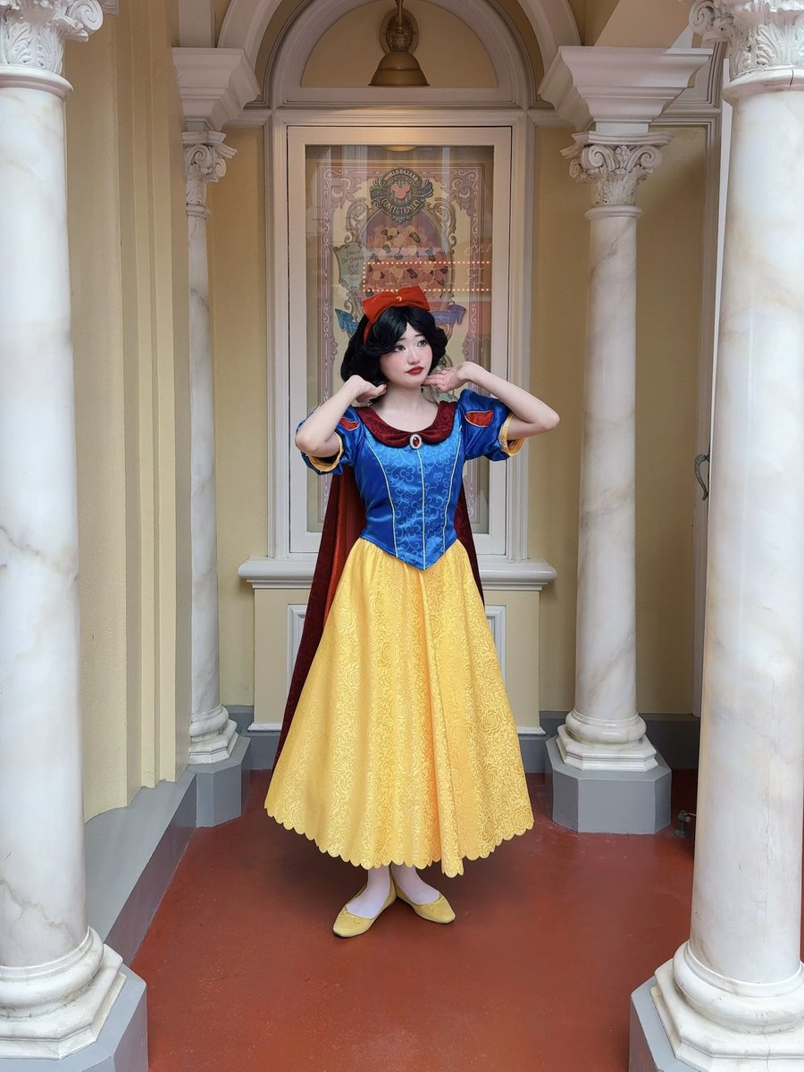 白雪姫スクリーンデビューおめでとう〜！！！
初仮装ぶりに袖を通したお衣装🍎
#Ｄハロ仮装
#白雪姫スクリーンデビュー