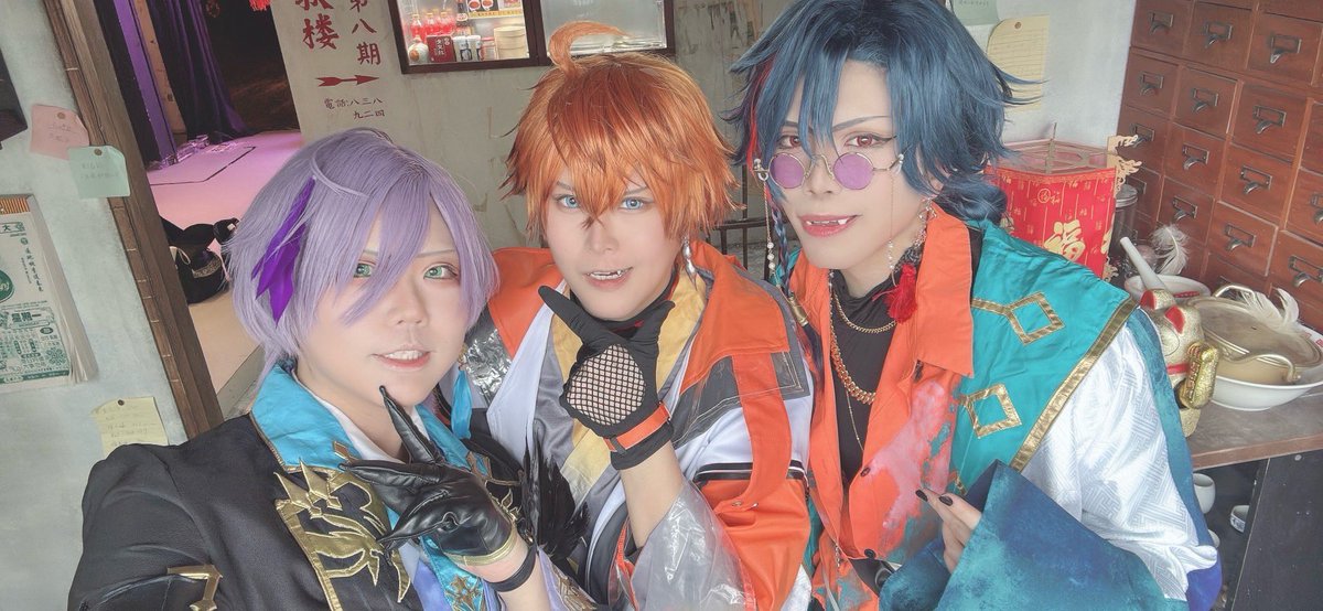 そうさんに撮影していただいてすくみ！天才だった。2人ともほんと、バカ似合うんですね。すごい、楽しかった。ありがとうございます。次こそ中華街いきたーい💃カラフルでかわいんだ。🍔しょーた🐍克稀さん🫖恭さん