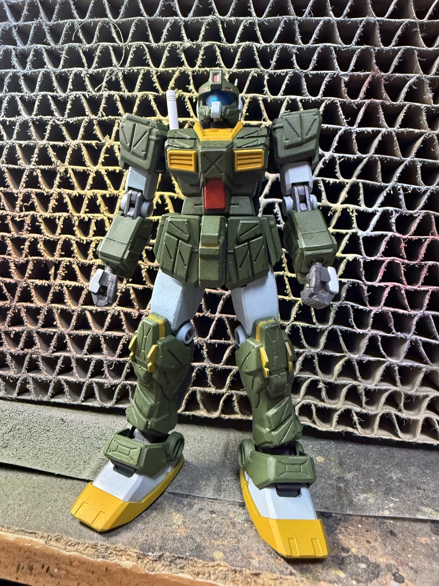 ちょっと前に完成したジムストライカー。
元の配色から色系統は変更しないけど色指定は無視して手持ちの色で全塗装
ジムグリーン指定の箇所をフランカーブルーにしたのが結構気に入った

#ガンプラ