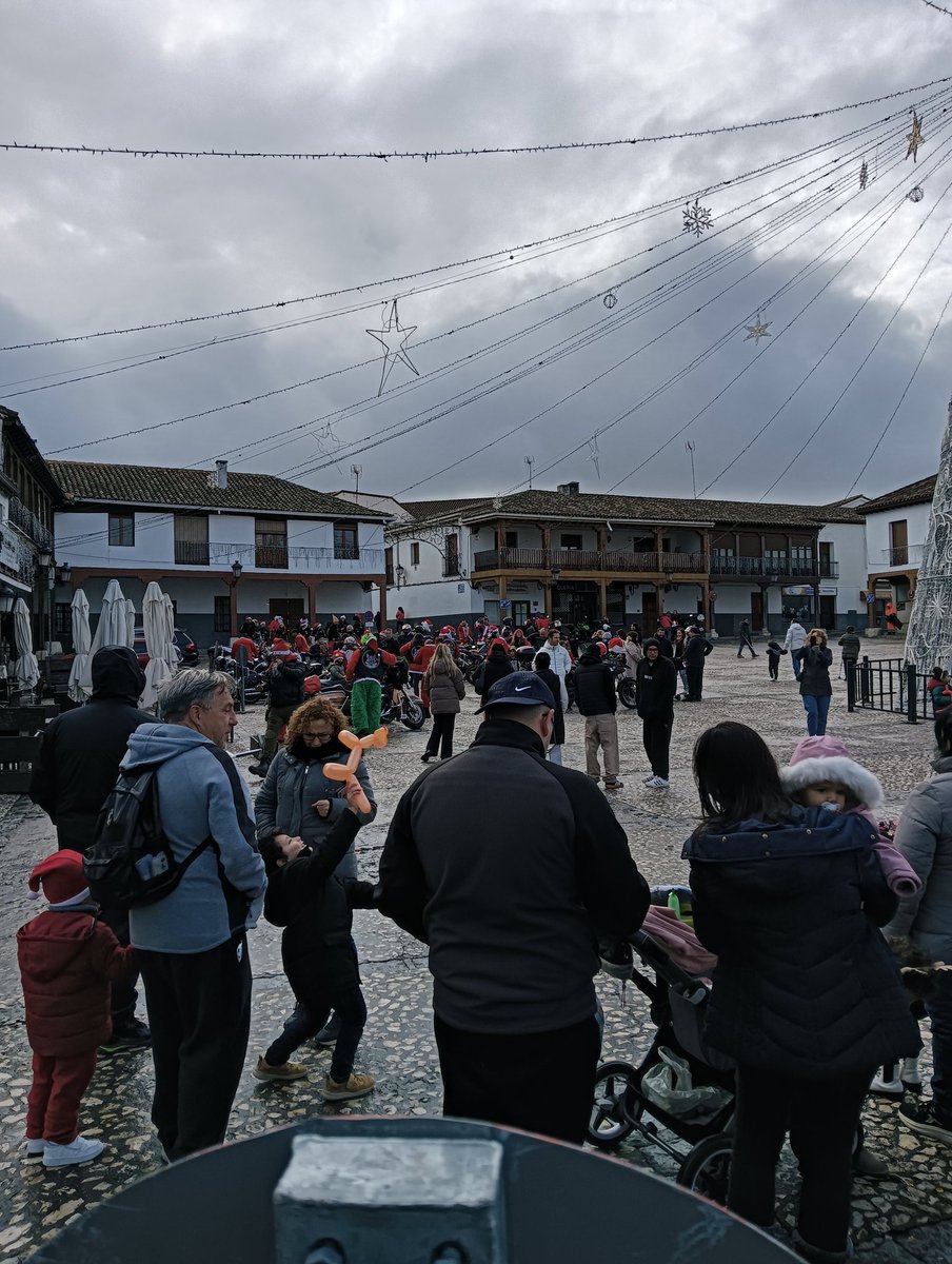 No acompañó el tiempo en la papanoelada solidaria organizada por @avalsosolidario pero mereció la pena. <a href="/MMValdemoro/">Más Madrid Valdemoro</a>