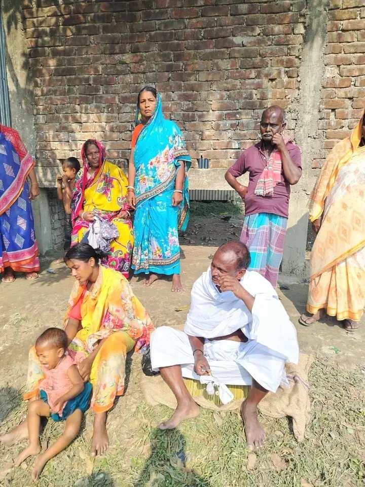 HinduUnityBD's tweet photo. His family 😭😭 https://t.co/4nlIjXiKiZ