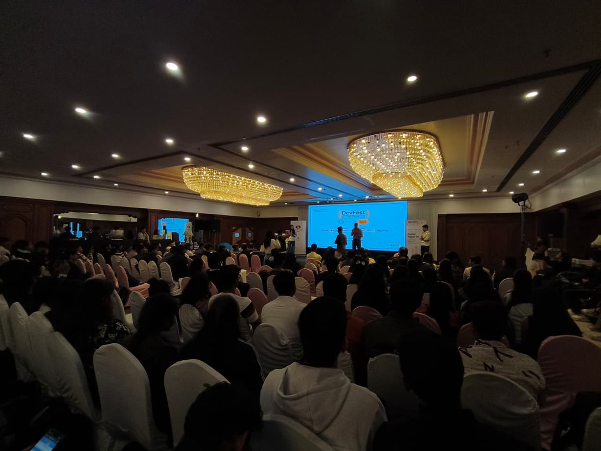 Time for an ice breaker! Let's connect and network with fellow attendees ☕