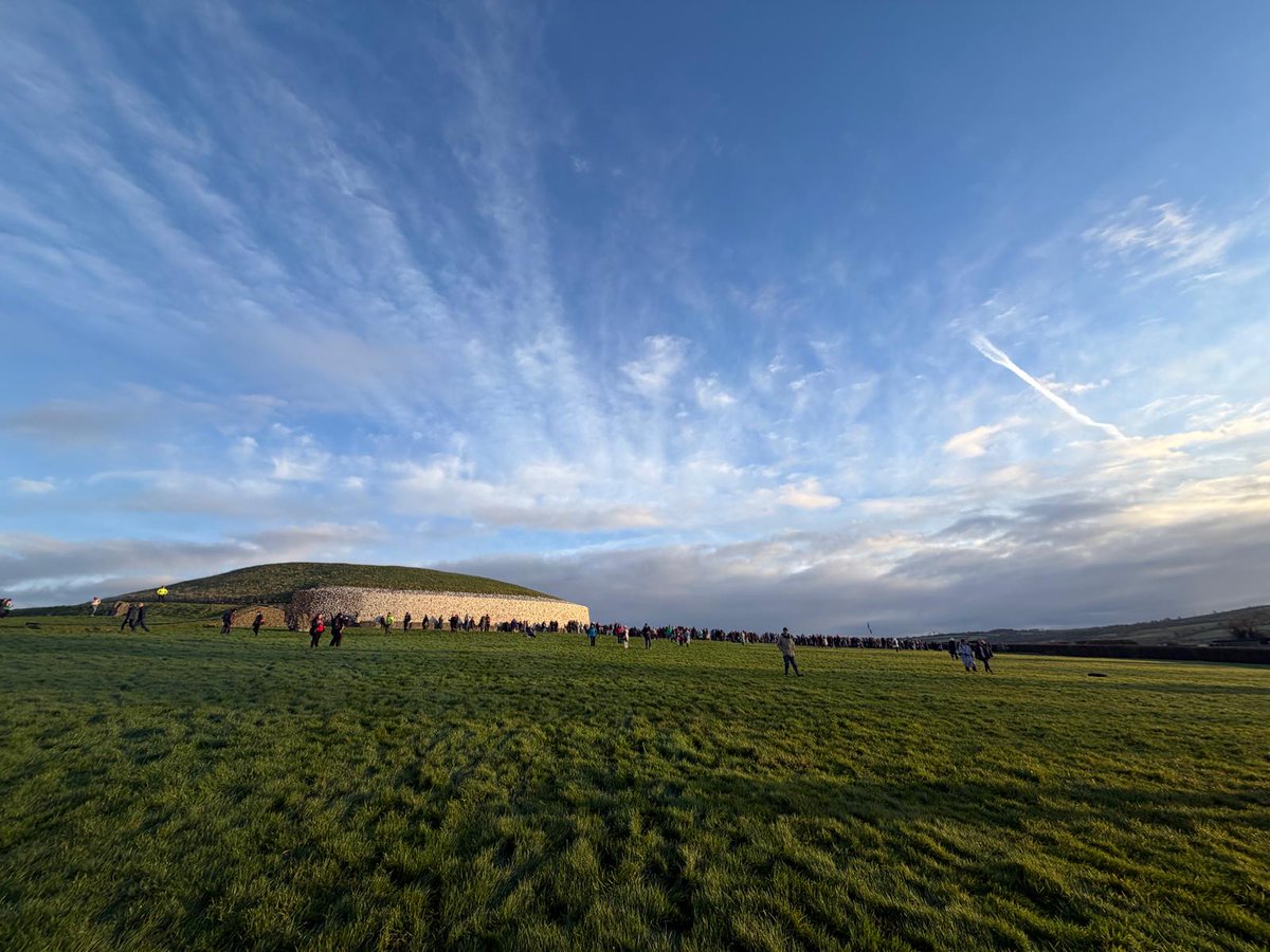 Brú na Bóinne - Newgrange and Knowth tweet media