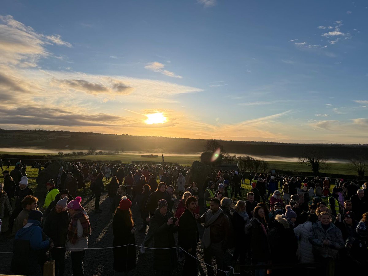 Brú na Bóinne - Newgrange and Knowth tweet media