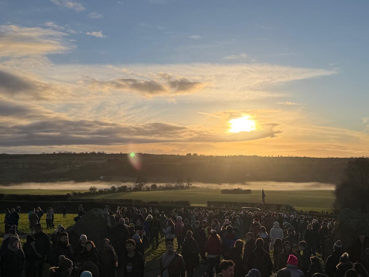 Brú na Bóinne - Newgrange and Knowth tweet media