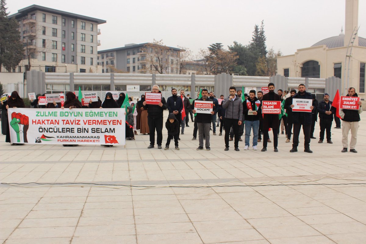 Alparslan Kuytul Hocaefendi’nin 20 Aralık Cumartesi günü gerçekleştirmesi planlanan “Kur’an’da İbadet Kavramı ve Üç Aylar” konulu konferansları, Ankara Emniyeti tarafından salon sahiplerine tehditlerle iptal ettirilmiştir. 

Bu konuya tepkimizi göstermek ve bu durumu haklımıza