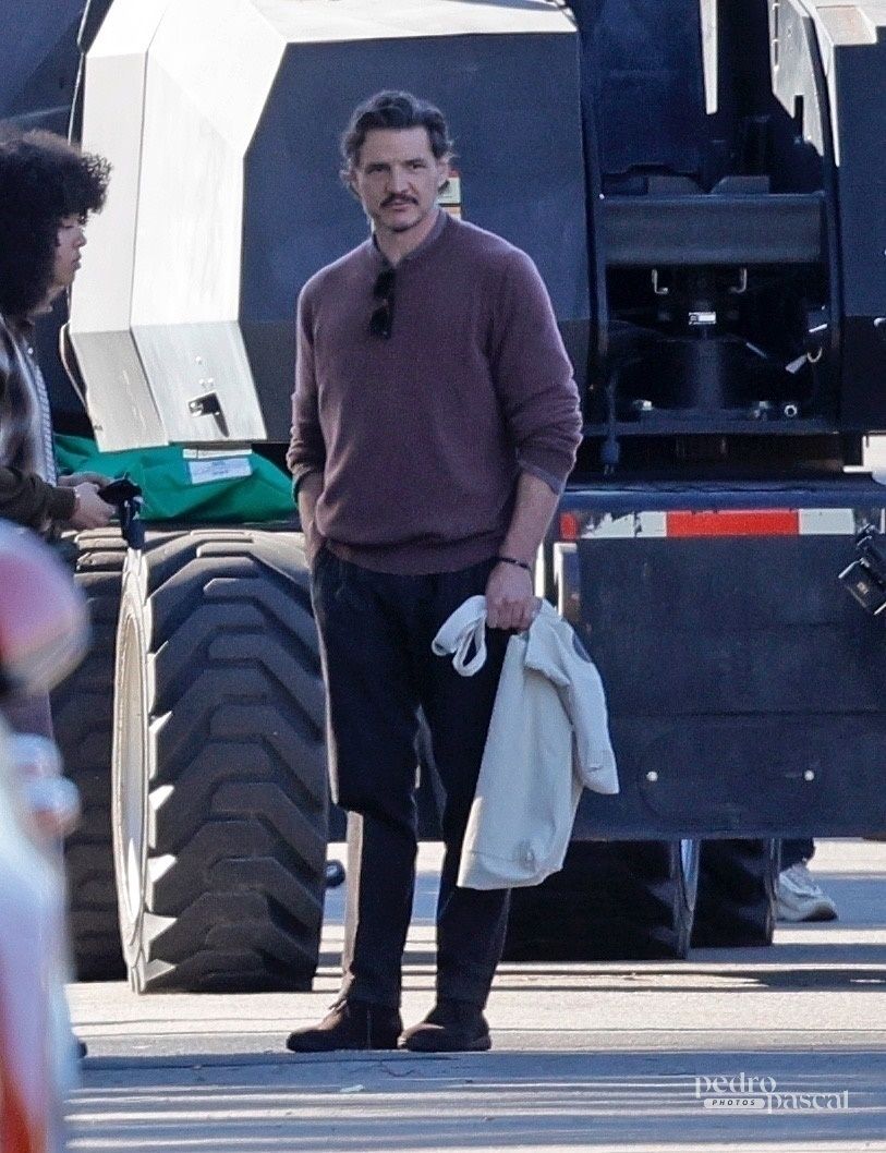 Pedro Pascal Photos tweet media