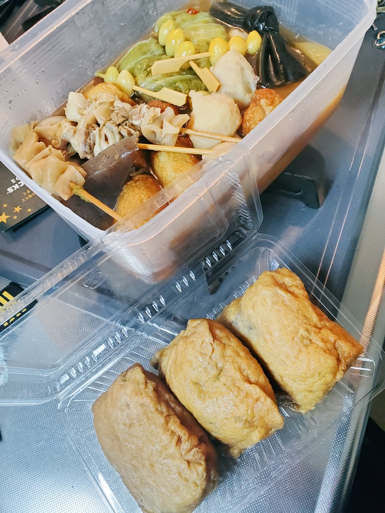 CookTsuchan's tweet image. 清掃アドバイザー報酬あざざます😭
そーすママン手作りでめちゃくちゃ美味しい😣！

三日分だそうなので１日一食か微量調整で頑張れるのか？w

ライブ前のダイエット追い込みw

風邪治ってくれー😭

ちなみに七里そ～す、昼間はクレープ屋さんも始まりました！
デザートピザ試食もらいましたがうまし😋