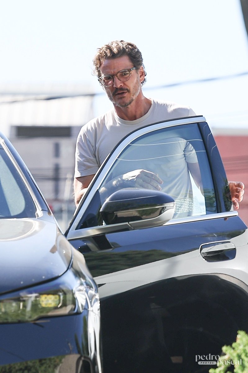 Pedro Pascal Photos tweet media