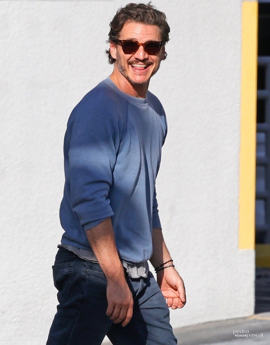 Pedro Pascal Photos tweet media