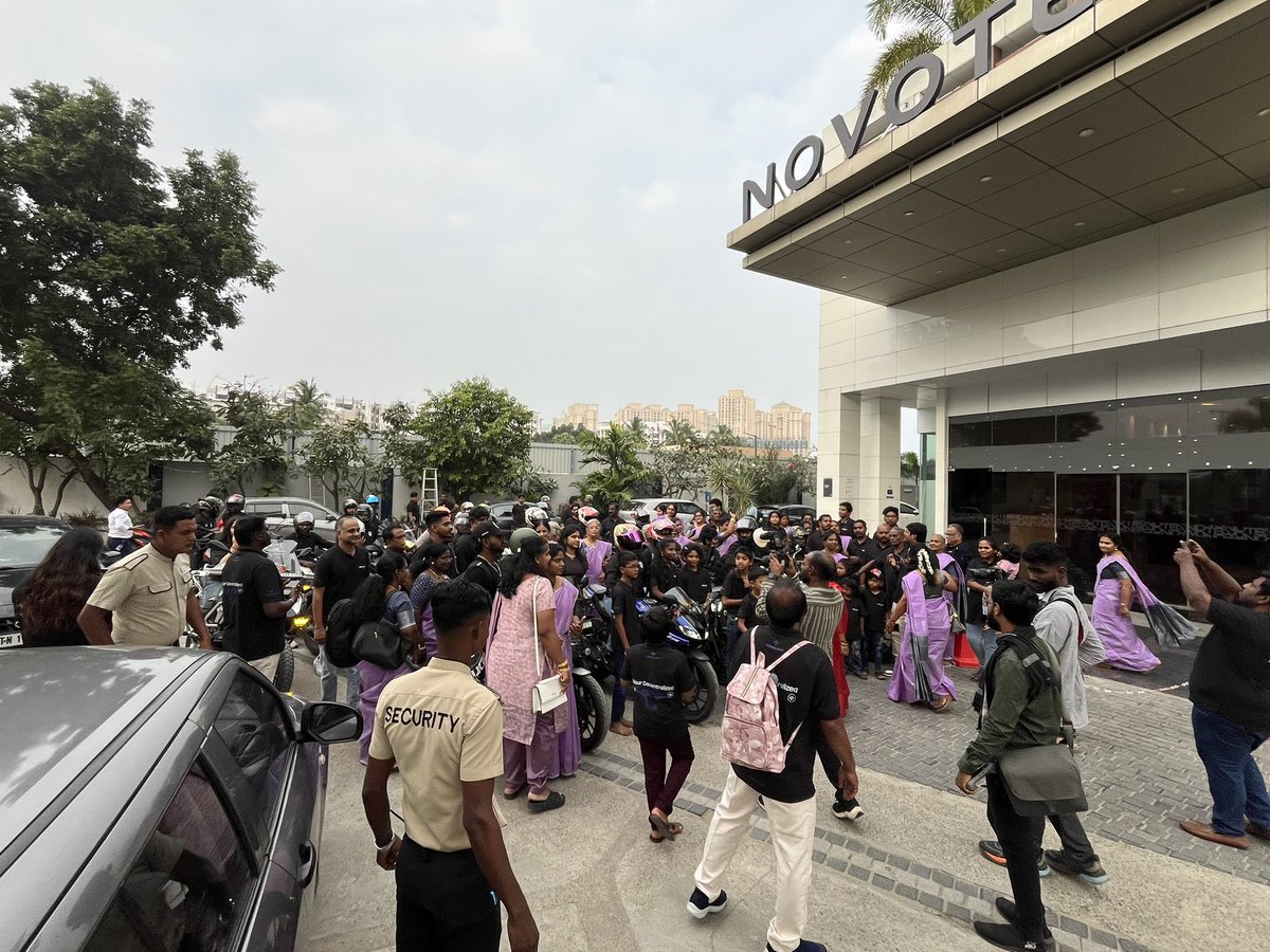 VibelyAmbassadr's tweet photo. Our Vibely Riders Arrived at the venue 😍😍😍 🔥 🔥🔥🔥🔥🔥🔥 Bang 💥 Bang 💥 

@vibelyai  @BNBCHAIN @cz_binance 

#Vibely #BNBChain #AI #VaultOfVibes #Web3 #BTC #VibelyIndia #Binance https://t.co/QkzOG1XNzX