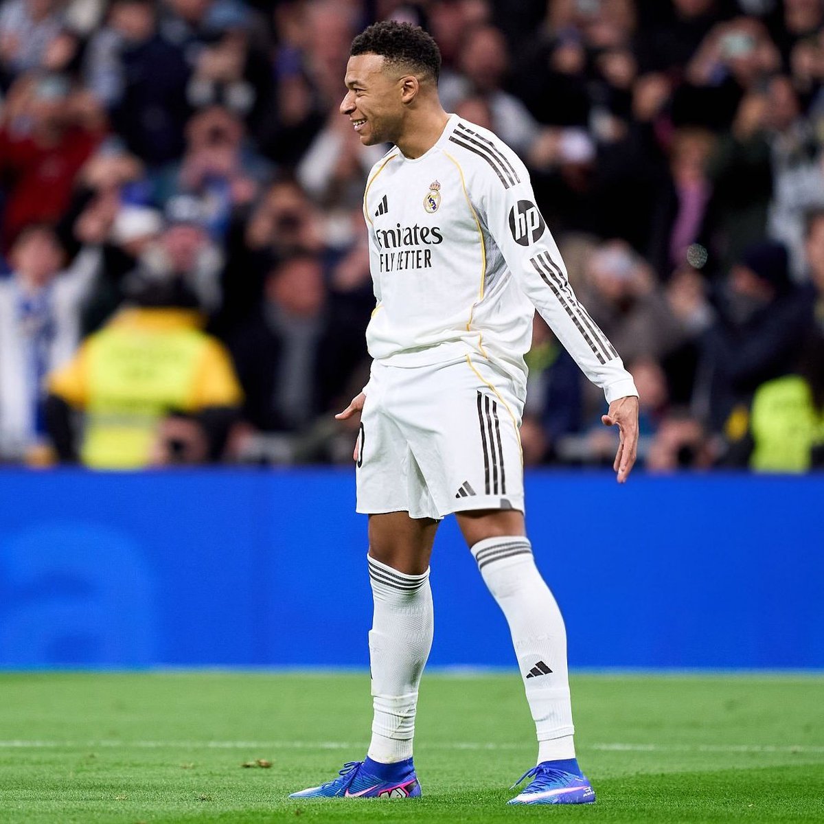 🌍 SORTEO INTERNACIONAL

Igualó el récord de goles de Cristiano Ronaldo y por ello voy a sortear 1 CAMISETA de MBAPPÉ de MANGA LARGA entre los que:

- Den RT a este tuit.
- Sigan a <a href="/AlberrtoRM2/">(fan) Aʟʙᴇʀᴛo</a> y <a href="/17ct_info/">17ct_info</a> (nueva cuenta).

*OPCIONAL* Mencionar un amigo (doble participación).