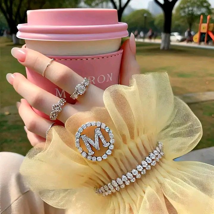 AlTolip3's tweet image. *💛🌻ᥫ᭡

 أنتَ
جَميع
الورُود
الصفراء
فِي هَذا العالم 🌻 ..Ⓜ️

||•٠🌻᭓

ريــفــان 🌻