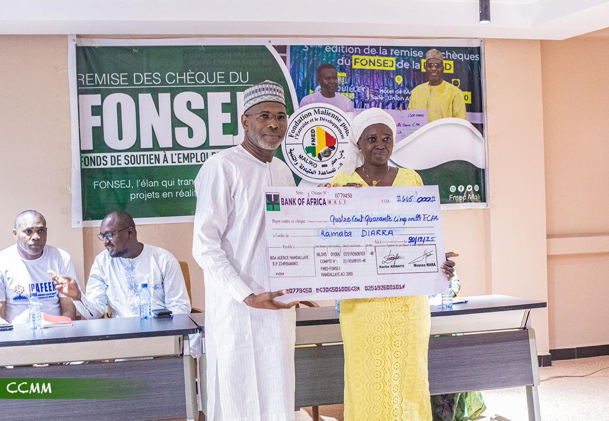 MoussaMaraMali's tweet image. L’engagement ne s’emprisonne pas : Moussa MARA finance 18 projets de jeunes.

Ce samedi 20 décembre, la salle polyvalente du patronat a servi de cadre à la remise de chèques de la 4ᵉ cohorte du FONSEJ de la Fondation Malienne pour l’Entraide et le Développement (FMED), pour un…