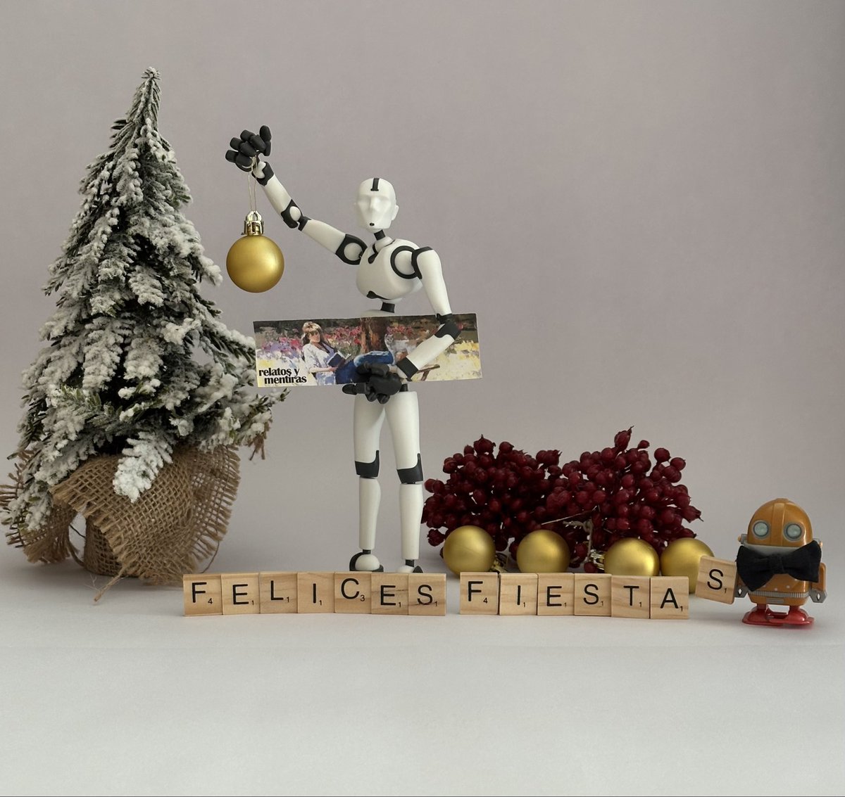 🎄✨Desde el blog #Relatosymentiras os deseamos unas FELICES FIESTAS y un PRÓSPERO AÑO NUEVO lleno de literatura. 📚❤️