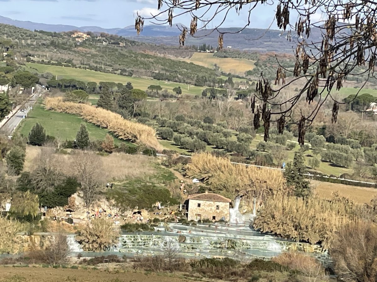 roberto_rlnrrt's tweet photo. Cascate del Molino (Grosseto), sorgente termale accessibile 7/24. Meraviglia! https://t.co/LVrsgA0hFU
