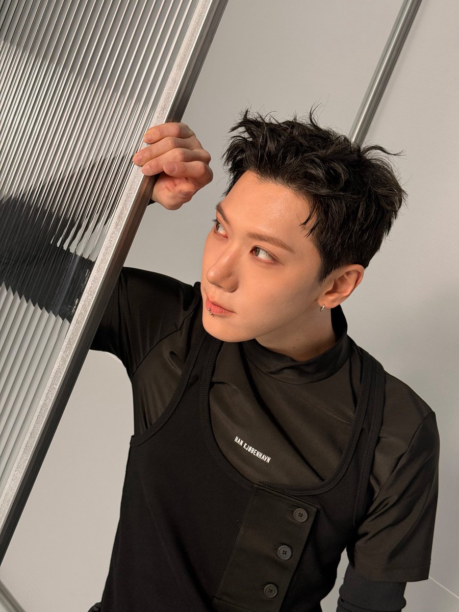 251221 WayV Instagram Update

Where you looking?👀

#TEN_EternalWhite
#เตนล์ #TENLEE #TEN #텐 #李永钦 #テン