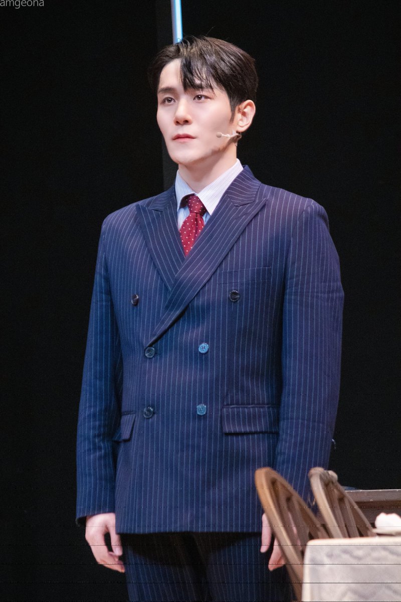 amgeona_pic's tweet image. 251221 밤 뮤지컬 미드나잇 액터뮤지션 
커튼콜

맨 역 #신수빈 배우님

꿈꿔왔던 유토피아
결국엔 없는거야.