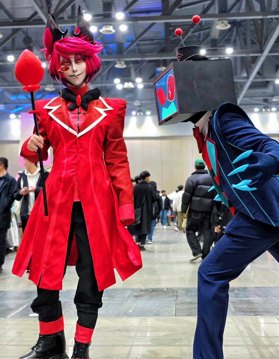 이것봐 나 서코에서 복스분과 사진찍었어... ..
얏.호. .