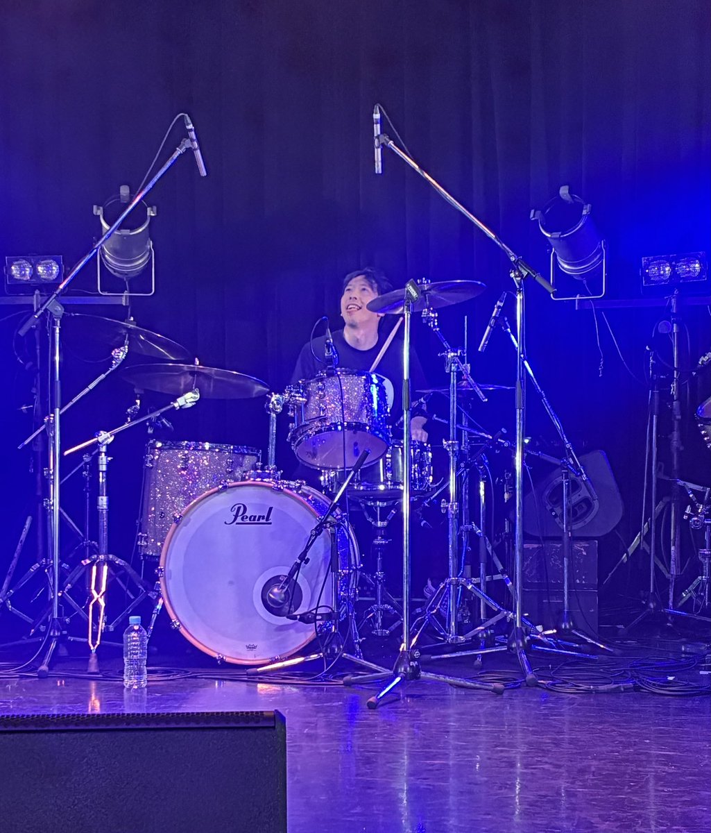 今日は、不動産繋がりの高瀬さんがドラムを叩いているバンド、鉞のライブに行ってきました😊

オバンギャ大家さん☠️の所有アパートからすぐ近くのライブハウス😁

鉞、ハードなミクスチャー系でゴリゴリな音でした👌

又、タイミングが合えば観に行こう😄