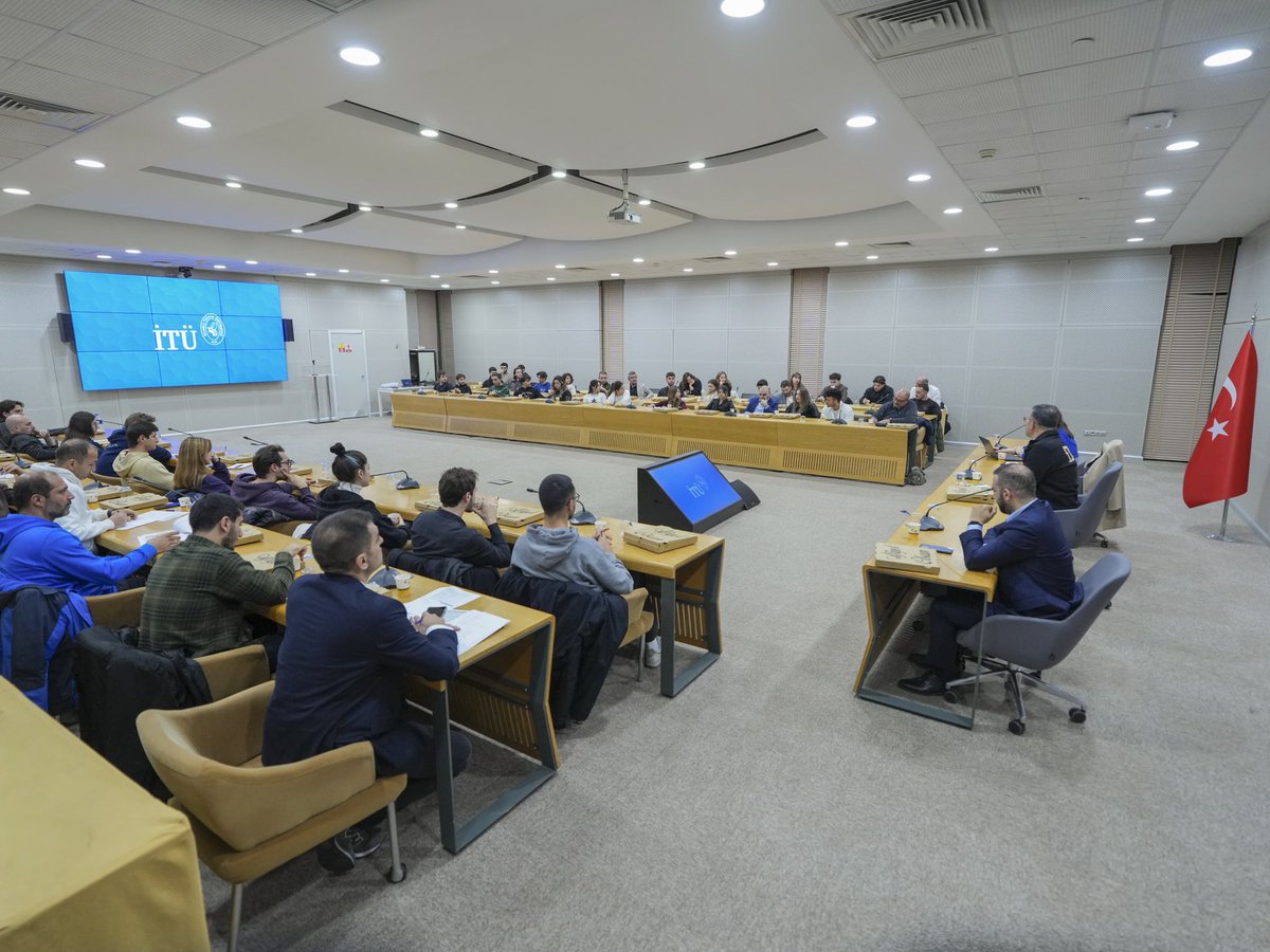 Spor kulüplerimiz ve takımlarımızla bir araya gelerek, üniversitemizi sahada temsil eden bu güçlü yapının bugün geldiği noktayı ve geleceğe uzanan potansiyelini birlikte değerlendirdik. 🐝🤝

Disiplin, azim ve birlikte başarma ruhuyla şekillenen İTÜ kültürü; spor kulüplerimiz ve