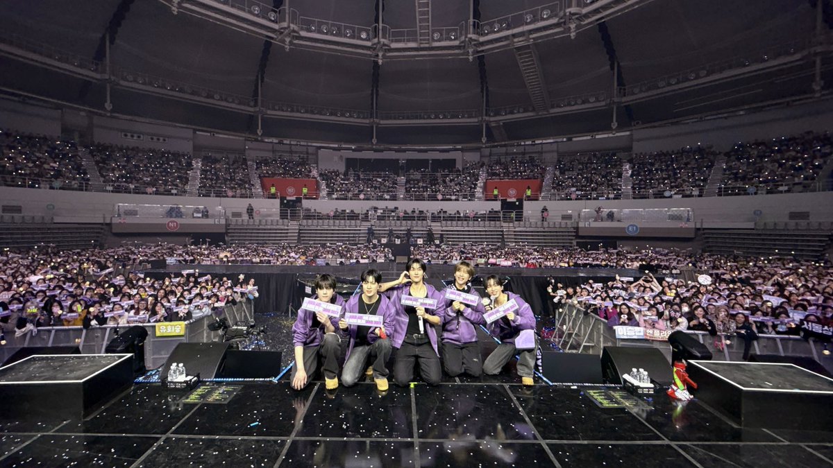 NFlyingofficial's tweet image. [📸] 2025 N.Flying LIVE '&amp;amp;CON4 ENCORE : Let's Roll &amp;amp;4EVER' Day 3

엔플라잉의 삶에 로그가 되어준 엔피아💜
우리 앞으로도 오래오래 보아요⚡️

#NFlying #엔플라잉 #엔콘 #엔포에버 #Lets_Roll_4EVER