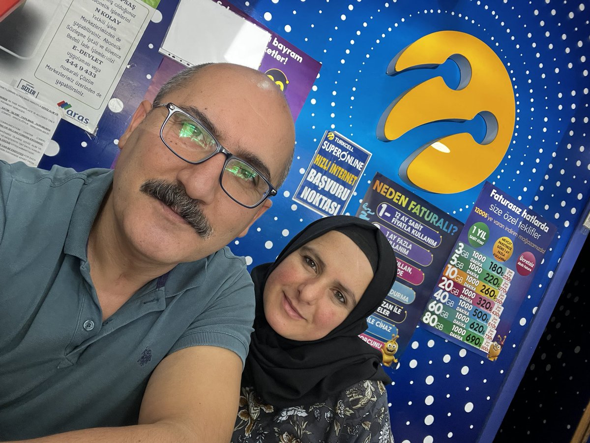 aagabeyoglu's tweet photo. Yaşımı soruşma, dərdimi soruş 
Təsadüf hallarda gülən yaşdayam 
Dünyanın ruhunu xəzan yelindən 
İçini çölündən bilən yaşdayam. https://t.co/IDqQtb8Jp4