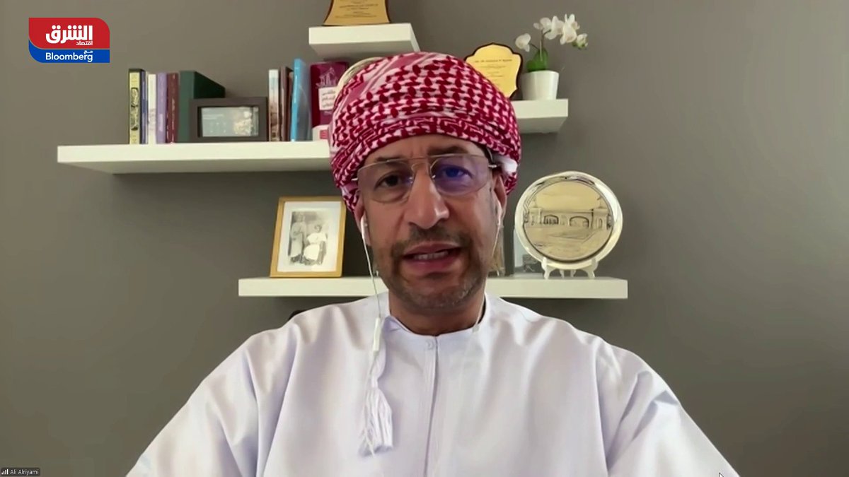 تأثير محدود للتوتر بين فنزويلا وأمريكا على أسواق النفط. مدير عام سابق لتسويق النفط والغاز في وزارة الطاقة العمانية، علي الريامي - الجديد في الصراع بين فنزويلا والولايات المتحدة هو الحصار الكامل لناقلات النفط الفنزويلي - استهداف السفن في المياه الإقليمية أو القريبة من فنزويلا أدخل الأزمة منعطفا جديدا -هذا الأمر تسبب في انخفاض صادرات النفط الفنزويلية إلى آسيا ودول أخرى - حتى الآن ما يزال التأثير على أسواق النفط العالمية محدوداً. EMAD_ALMUQBIL 