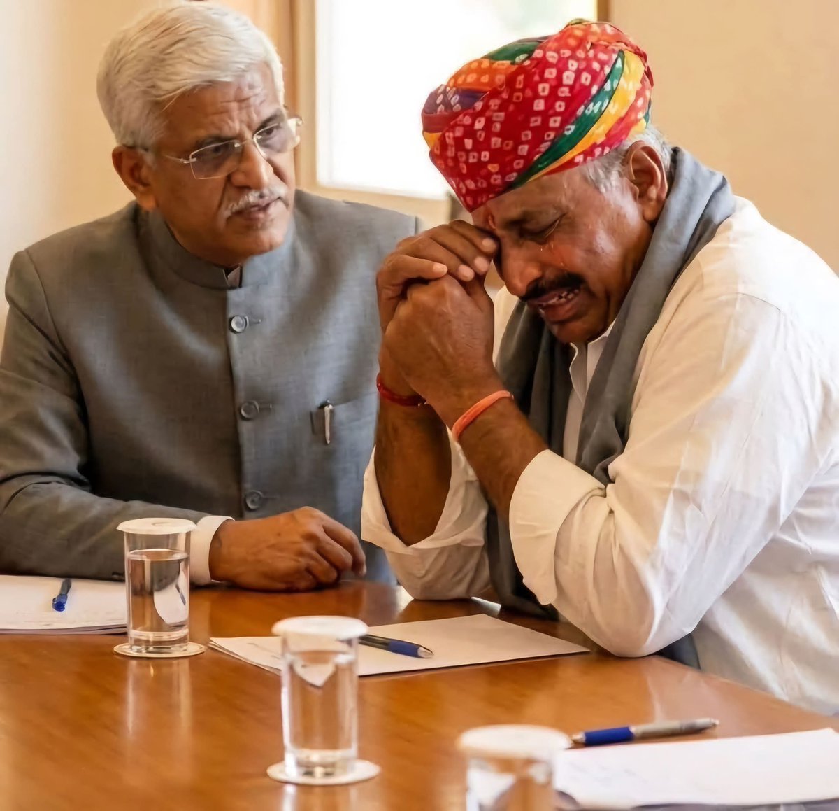 ophudda_'s tweet photo. #भ्रष्टाचार तो सब करते हैं....
#मन के #सच्चे लोग #साजिशों में फंस जाते हैं !!
@DangaRewant
🤸🤸🤐😓 https://t.co/F1SaFe97CW