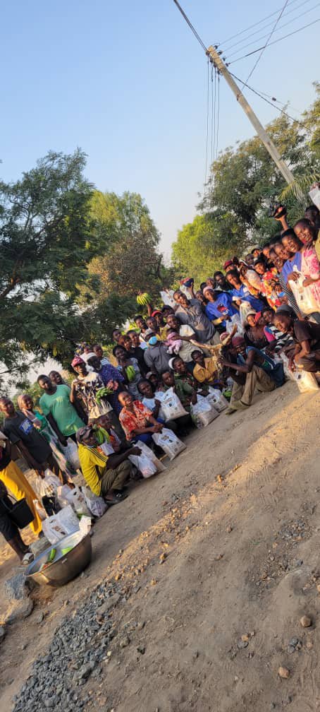 RetsonTedheke01's tweet photo. #NigeriaFarms: The Holiday Season is a Time of A Thousand Smile For Our Staff! 

This Time We were able to Share Rice, Cattle, Plantain and Dry Fish For our about 100 staff! 

Nigeria Must Farm For Nigeria to Work! https://t.co/QQ64VlbWtR