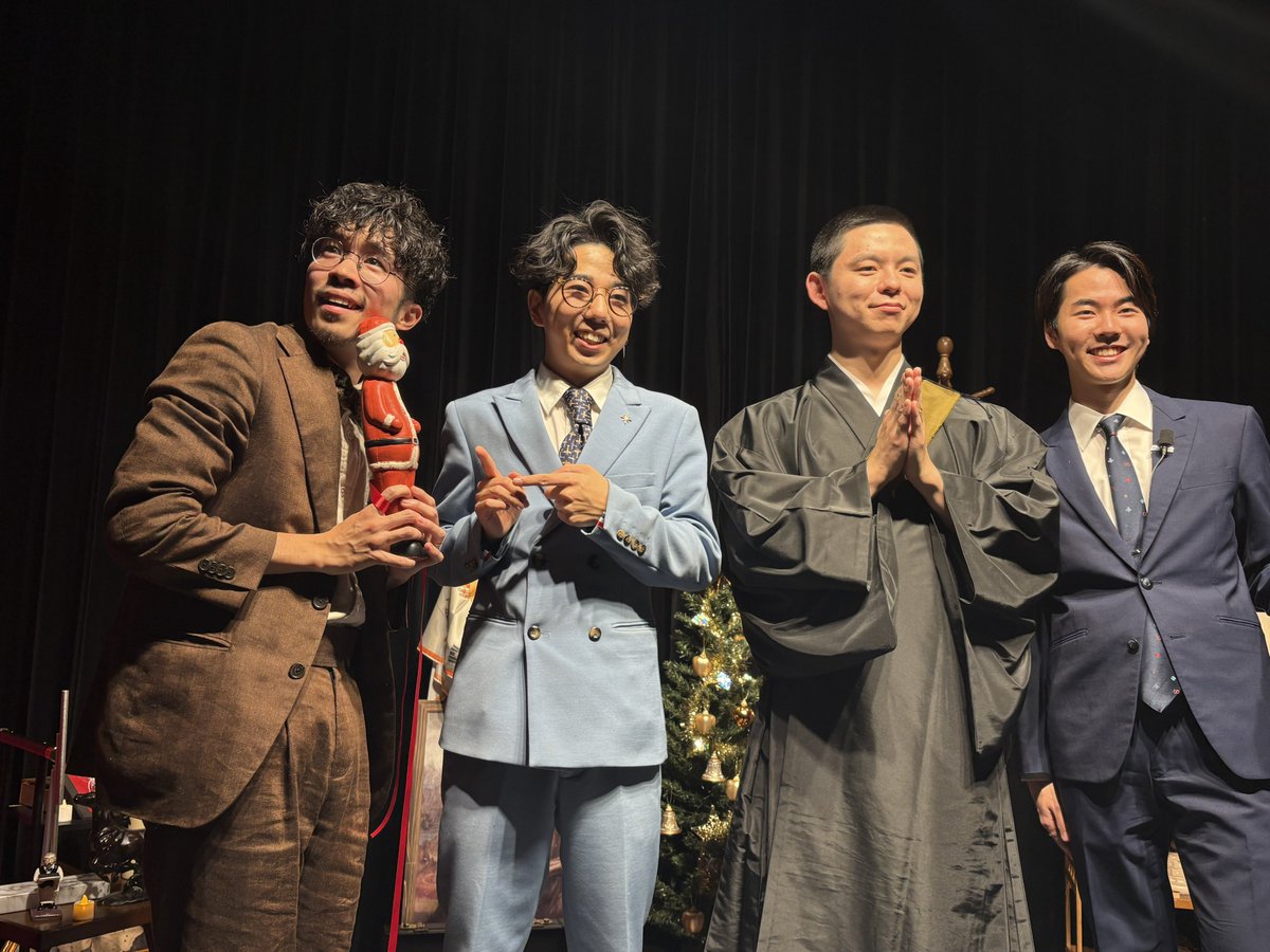 chabo71's tweet photo. #WishMagic
2025/12/21(sun)@電巧社Mシアター
『Wish Magic』1部を見に行きました♪
HISAくん🍷🔔
五太子くん🎅🏻🙏🎲
SANTAさん👌❄️🎁
やまさきそらくん☂️🧩🖼📨
4人のオムニバスマジック🎄✨
サンタさんに会いたいそらくんの
バタバタコメディチックな
とっても楽しいマジックショーでした😊 https://t.co/eC4ocHx00o