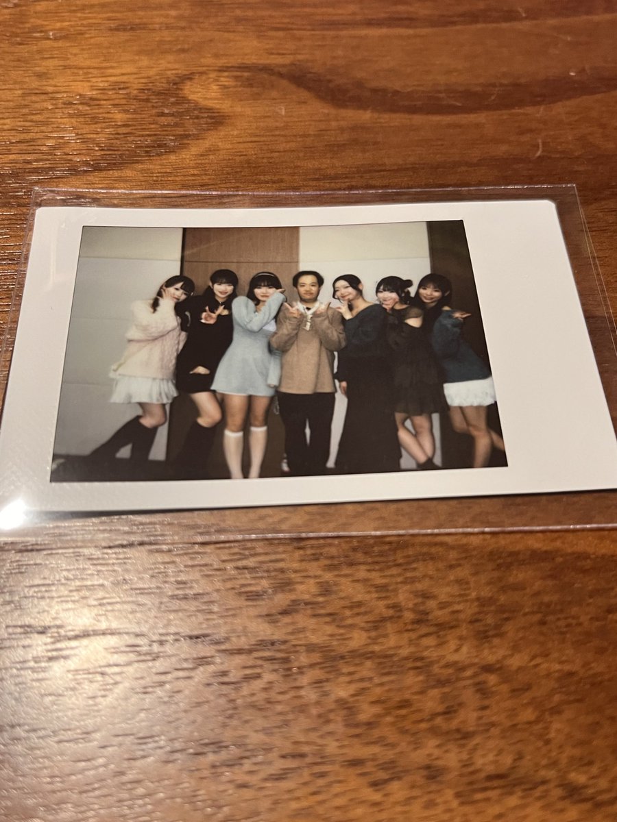 私服姿での、メンバー全員との集合チェキ✨ 改めてだけど、こうして