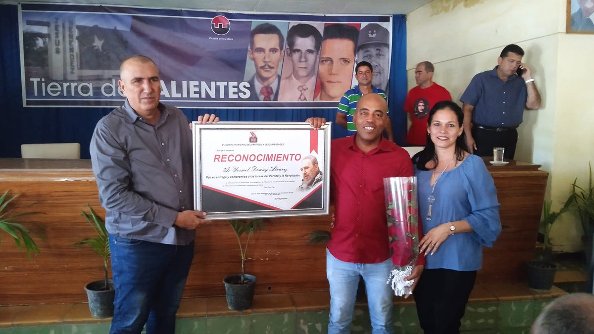 Cumpliendo con la proyección estratégica de política de cuadros promueven a Maritza Álvarez Santos como Primera Secretaria del Comité Municipal <a href="/PartidoPCC/">Partido Comunista de Cuba</a> en #JesúsMenéndez #PorLasTunasLaVictoria. <a href="/alv51278/">Maritza Alvarez Santos</a> es Máster y se desempeñaba como miembro profesional del buró. <a href="/Ephj20/">Jorge Hurtado</a>