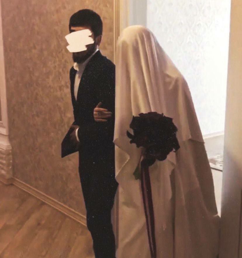 Уйланинг! Чунки, агар банда зино қилса, Аллоҳ ундан иймон нурини тортиб олади. Сўнг, бу нурни қайтариб бериши ё бермаслиги мумкин. 

Ибн Аббос розияллоҳу анҳу. 
Тобақат-ул кубро 5/287.