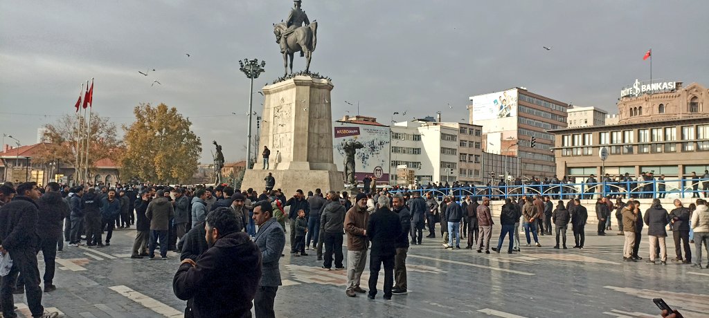 izzet_das's tweet photo. Ulus meydanındayız!

Hocamızın ve kardeşlerimizin gelişini engelliyorlar 

AlparslanHoca Ankarada 
#BasınAçıklaması
#AnkaraEmniyeti

@TC_icisleri
@tcbestepe
@EmniyetAnkara https://t.co/HCiQ3uO6uY