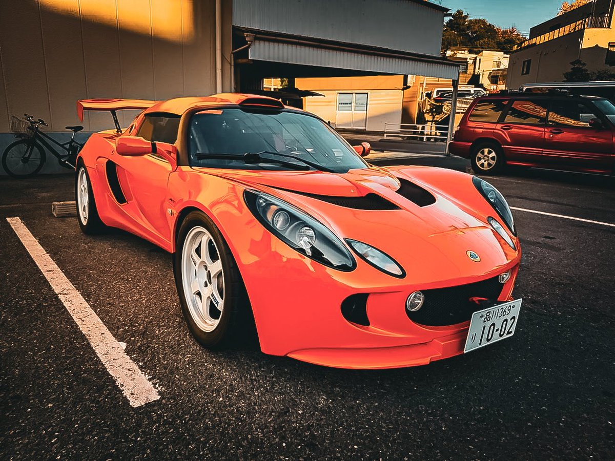 Zerocircuit01's tweet photo. 今回は初の試みで同伴者同乗の枠を設定しました🙌

インストラクターが運転する助手席お乗りいただけます！
使用する車両はご同伴者のお車もしくは
✨Lotus Exige 255cup✨です‼️

お連れ様やサーキットを走らないけど見学と同乗体験だけでも全然ありです🙆‍♂️
#zero走 #筑波サーキット #tc1000 https://t.co/N1CSjyUa0h