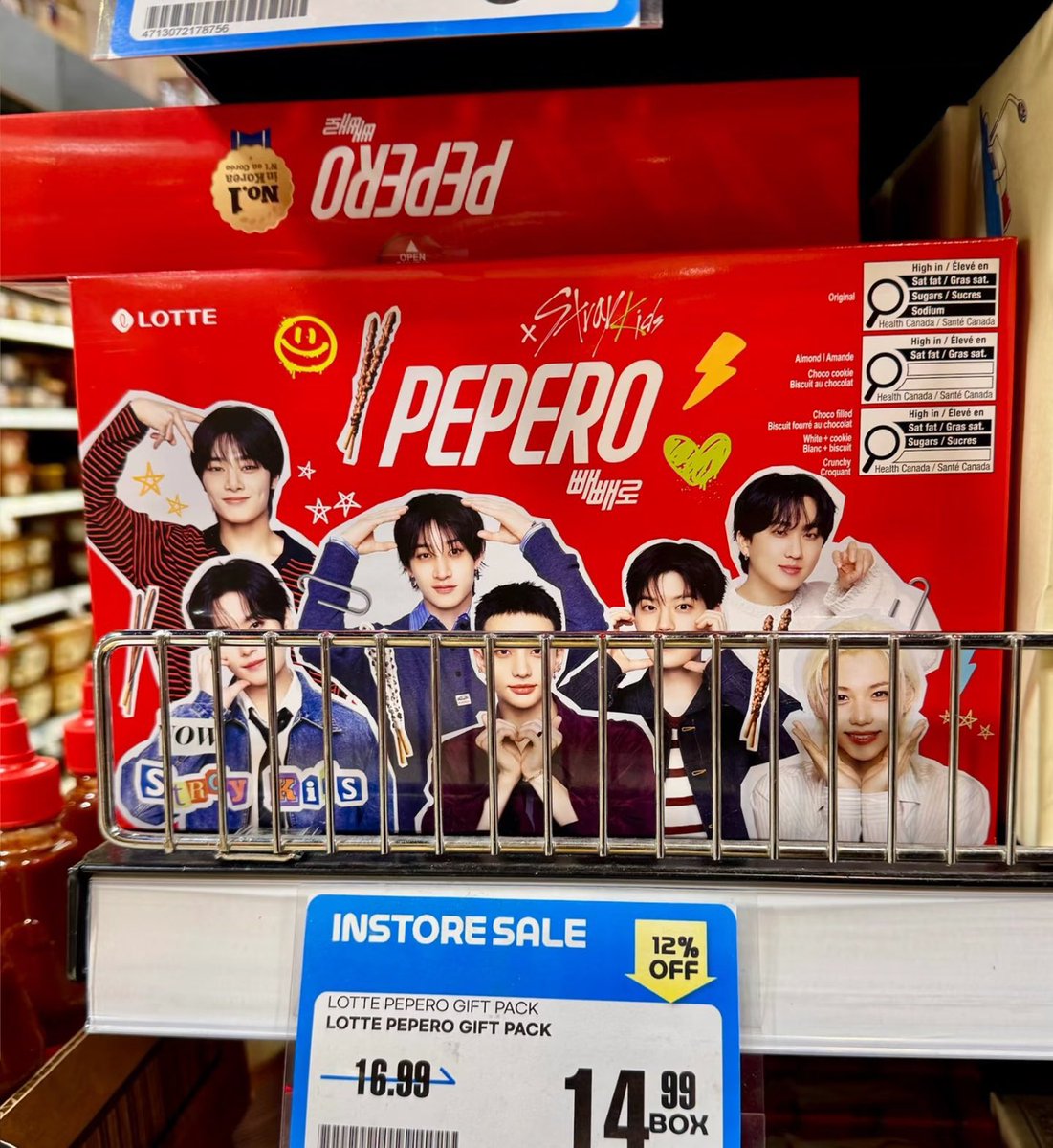 HANglobal_'s tweet photo. 🚩 | It has come to our attention that some of the Stray Kids x Pepero collab is being sold in stores without HAN being included on the packaging. This is a group collab and we expect all members to be included and treated equally. 

We demand Lotte immediately address #HAN Jisung's exclusion and apologize for this blatant disrespect. All products showing only 7 members must be corrected. 

PEPERO RESPECT HAN 
#PeperoApologizeToHan
@stay_support @lottewellfood @playwith_pepero @Stray_Kids