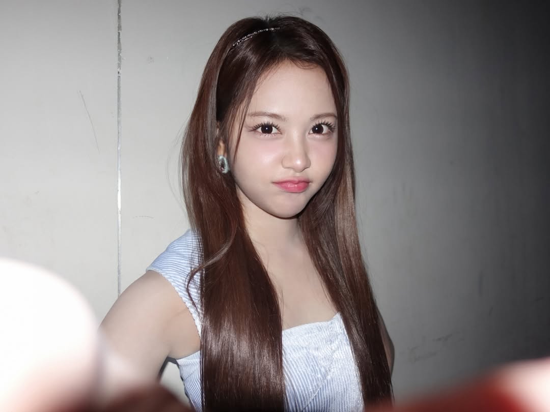 Let’s leave a comment using the same template for our Carmen 🤍⬇️

WE LOVE YOU CARMEN
FOREVER WITH CARMEN
KEEP SHINING, CARMEN
#hearts2hearts #carmen #카르멘