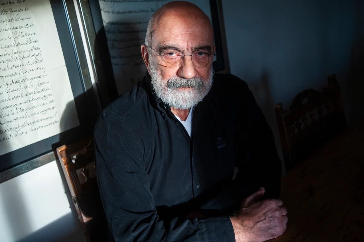 AGOSgazetesi's tweet image. 📌 “Çanakkale zaferi olmasa belki de Ermeni soykırımı olmayacaktı”

🎙️ Nazan Özcan (@ozcannazan)
📸 Berge Arabian

▪️ Ahmet Altan, Osmanlı dörtlemesinin son kitabı “O Yıl”da Çanakkale’de savaşan Osmanlı subayı Ragıp Bey ve İstanbul’dan sürülen Ermeni hemşire Efronya’nın bir