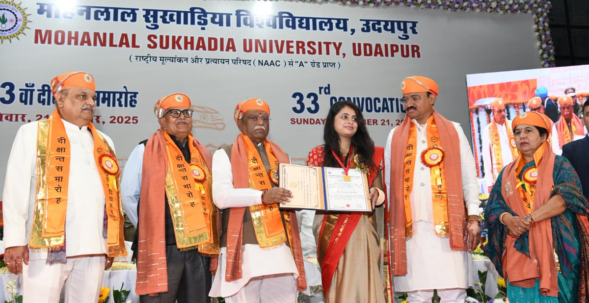 राज्यपाल श्री हरिभाऊ बागडे जी ने मोहनलाल सुखाड़िया विश्वविद्यालय के दीक्षान्त समारोह में पीएचडी डिग्री तथा स्वर्ण पदक प्रदान किए और कहा कि शारीरिक एवं बौद्धिक क्षमता का विकास करना ही शिक्षा का मूल उद्देश्य है। विश्वविद्यालयों को टॉप रैंकिंग में लाने के लिए प्रयासरत रहना चाहिए।
