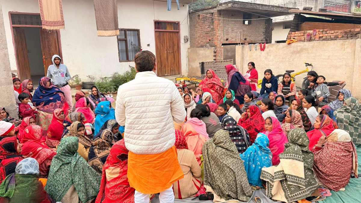 manishrawatmla's tweet image. 21-12-2025
#अत्यंत_दुखद😭
श्री अतुल राजवंशी जी नि0 लखनऊ के पिता जी का इलाज के दौरान आकस्मिक निधन बहुत ही दुखद है।
आज उनके आवास पर पहुंच कर शोकाकुल परिवारीजनों से मिलकर शोकसंवेदना व्यक्त की।
ईश्वर दिवंगत आत्मा को अपने श्रीचरणों में स्थान दें तथा शोकाकुल परिवार को इस अत्यंत…