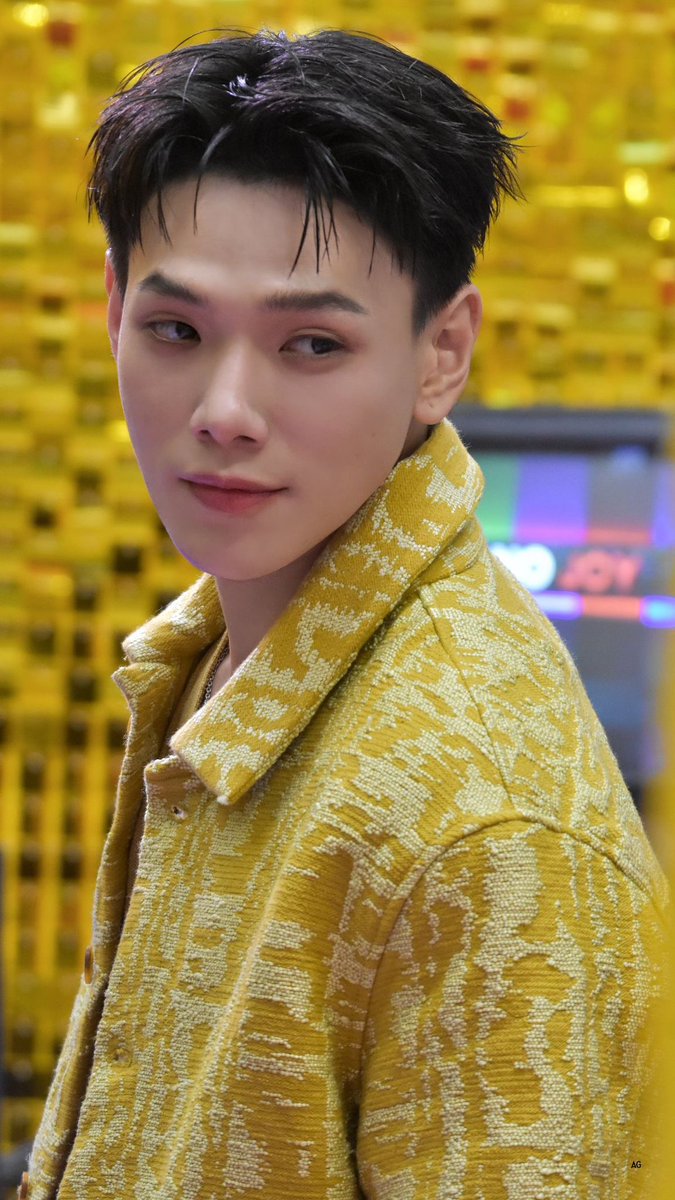 <a href="/ActCircleSQ/">Act Circle</a> ᅠᅠᅠᅠ 
Wylder melirik ke belakang untuk memastikan kalau para Aciti sudah siap untuk naik ke panggung.
ᅠᅠᅠᅠ