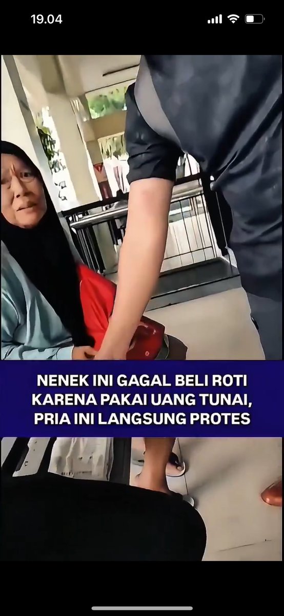 hellopuys's tweet photo. Polemik seorang nenek di tolak beli di Roti O karena membayar pake cash rupiah bukan qris
“ di negara lain mungkin rupiah adalah sampah, tapi ini negara sendiri pun gak laku “
Menuju Indonesia bosok
#rotio
#rupiah
#parah https://t.co/4gVBGO7L73