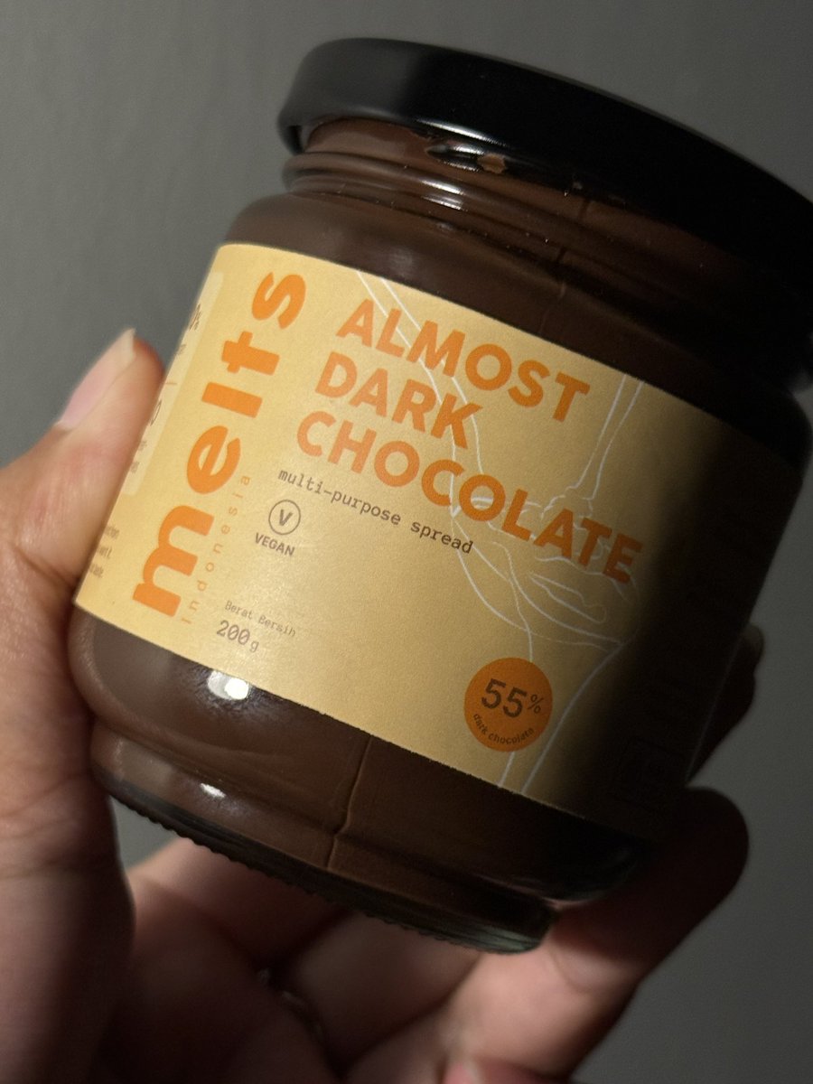 linskinjournal's tweet photo. WAR IS OVER…… i finally found a ‘chocolate jam’ that MORE DELICIOUS… vegan, gluten-free, and real dark choco… and its LOCAL BRAND 🇮🇩🌟

before                                           NOW - foreverrrrr💓 https://t.co/j75541s8V5