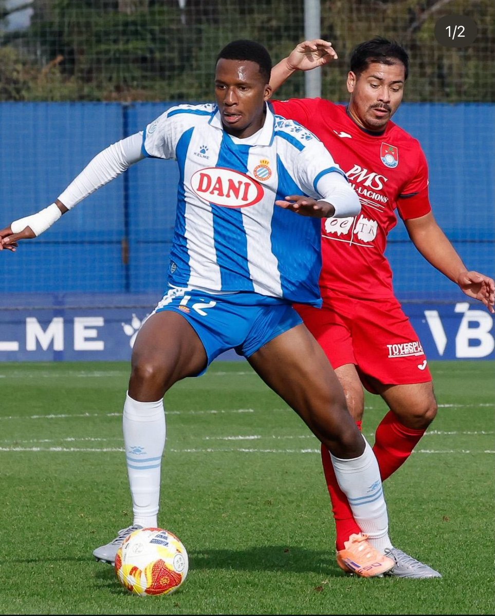 WuttkeLifeStyle's tweet image. Es ilegal llevar armas durante el partido eh…

#rcde