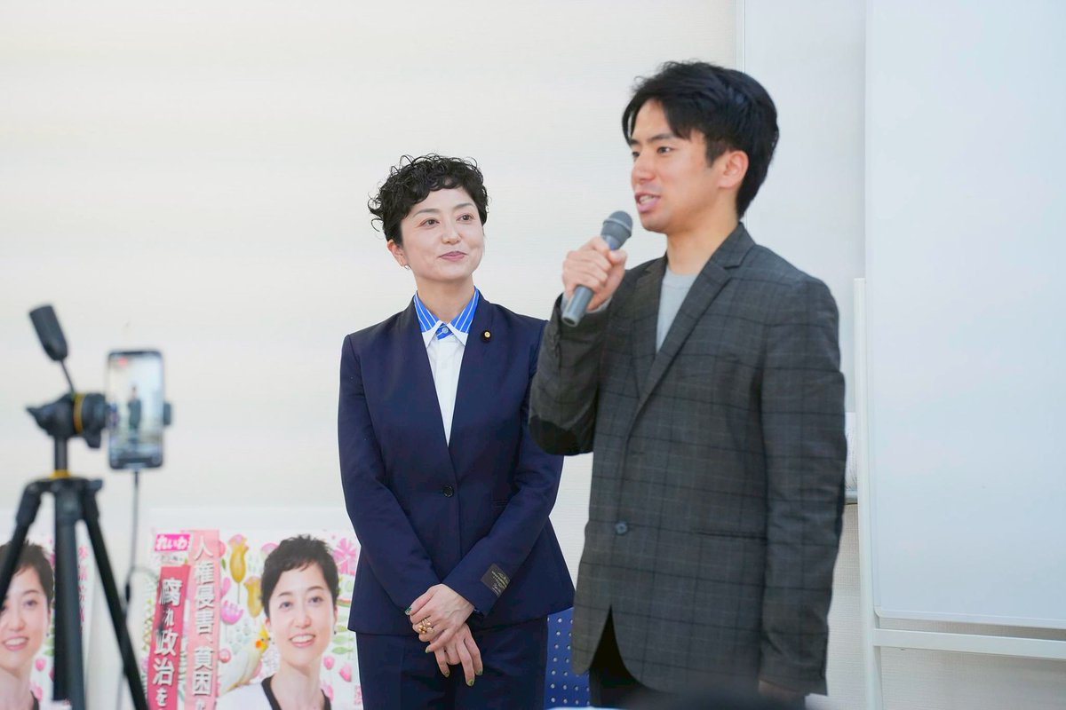 奥田ふみよの国政(チクり)報告会！
年末の慌ただしい中、沢山の主権者に
お集まり頂き、貴族国会村の中で
感じた様々な違和感、異常さを
しっかりご報告出来ました。

ここ数年で増えた、れいわの
九州自治体議員の皆様も繁忙の中
集まってくれて、各地方議会の様々な