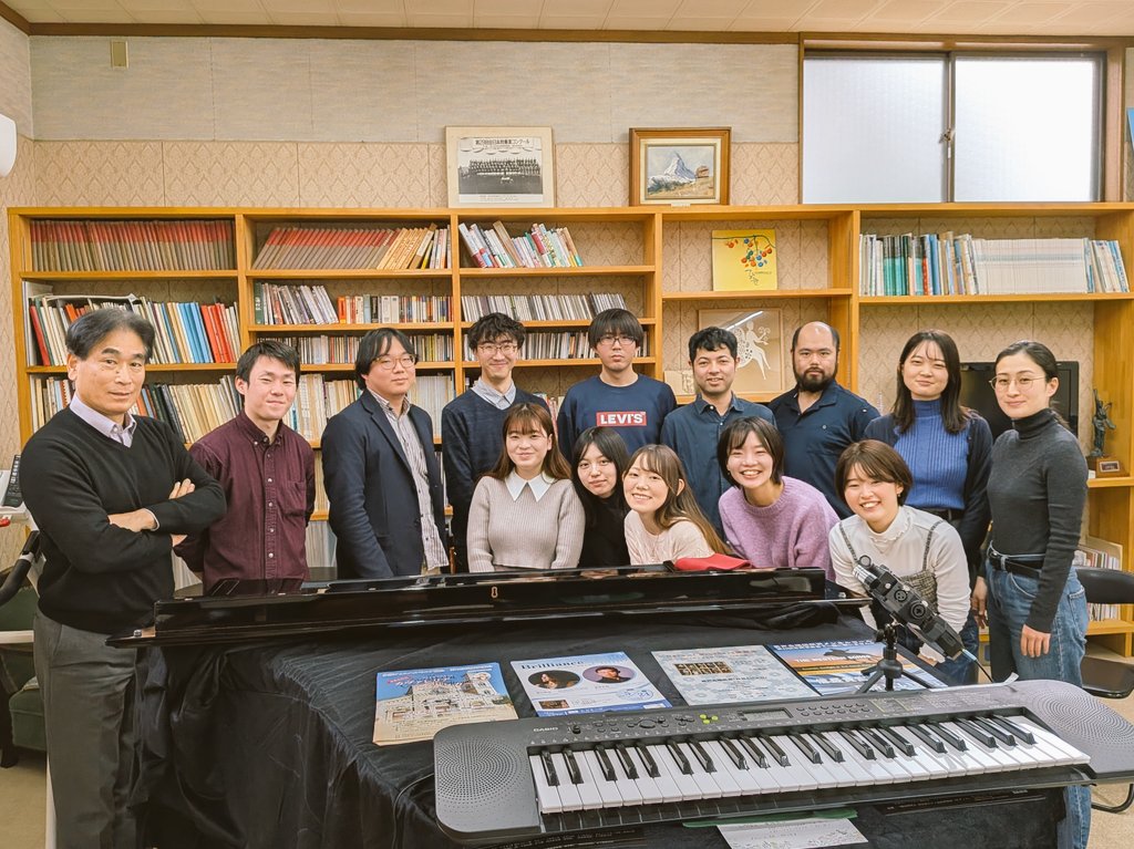 AmplusChoir's tweet photo. 昨日の練習では、合唱指揮者の松村努先生にお越しいただきました👏

弊団指揮者小橋の指揮レッスンのためではありましたが、大変我々の学びになりました📚️
（初めはキンチョー！でしたが、とても楽しかったです）

ありがとうございました！ https://t.co/FUwlOCwY0P